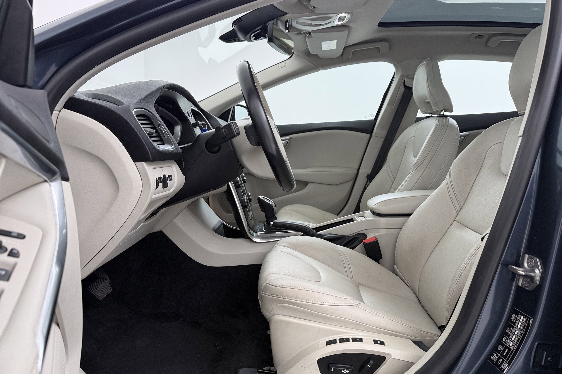 Volvo V40 1.5 T2 Nordic+ | Trekhaak | Panoramadak | Org NL |, Auto's, Euro 6, 4 cilinders, 700 kg, Blauw