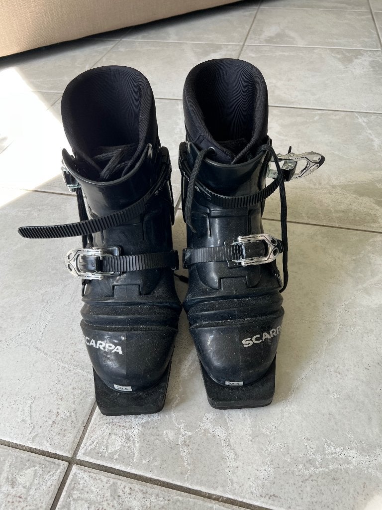 Licht gedragen paar Scarpa T4 skischoenen 10/11 Mondo 28,5, Sport en Fitness, Skiën en Langlaufen, Overige merken, 160 tot 180 cm