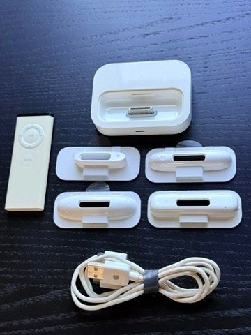Apple Universal Dock + Remote + 7 Adapters + Kabel, Ophalen of Verzenden, Gebruikt, Dock of Kabel, Classic of Photo