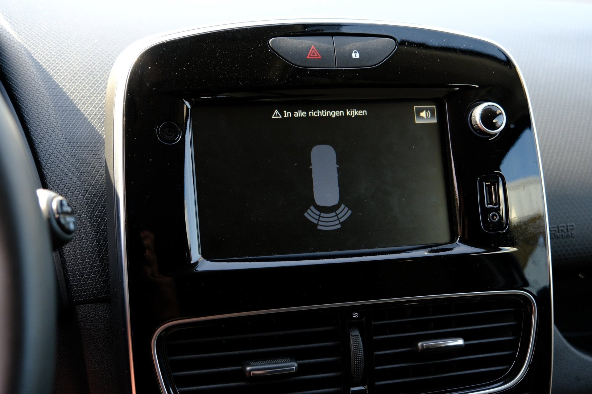 Foto 14 van Renault Clio Estate 0.9 TCe Limited Navi|Airco|LMV|DAB