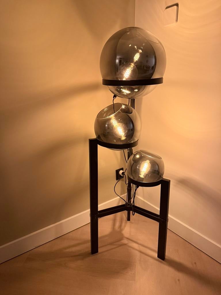 Vloerlamp orb. 3 glazen bollen smoke glass, Ophalen, Zo goed als nieuw, 75 cm of meer