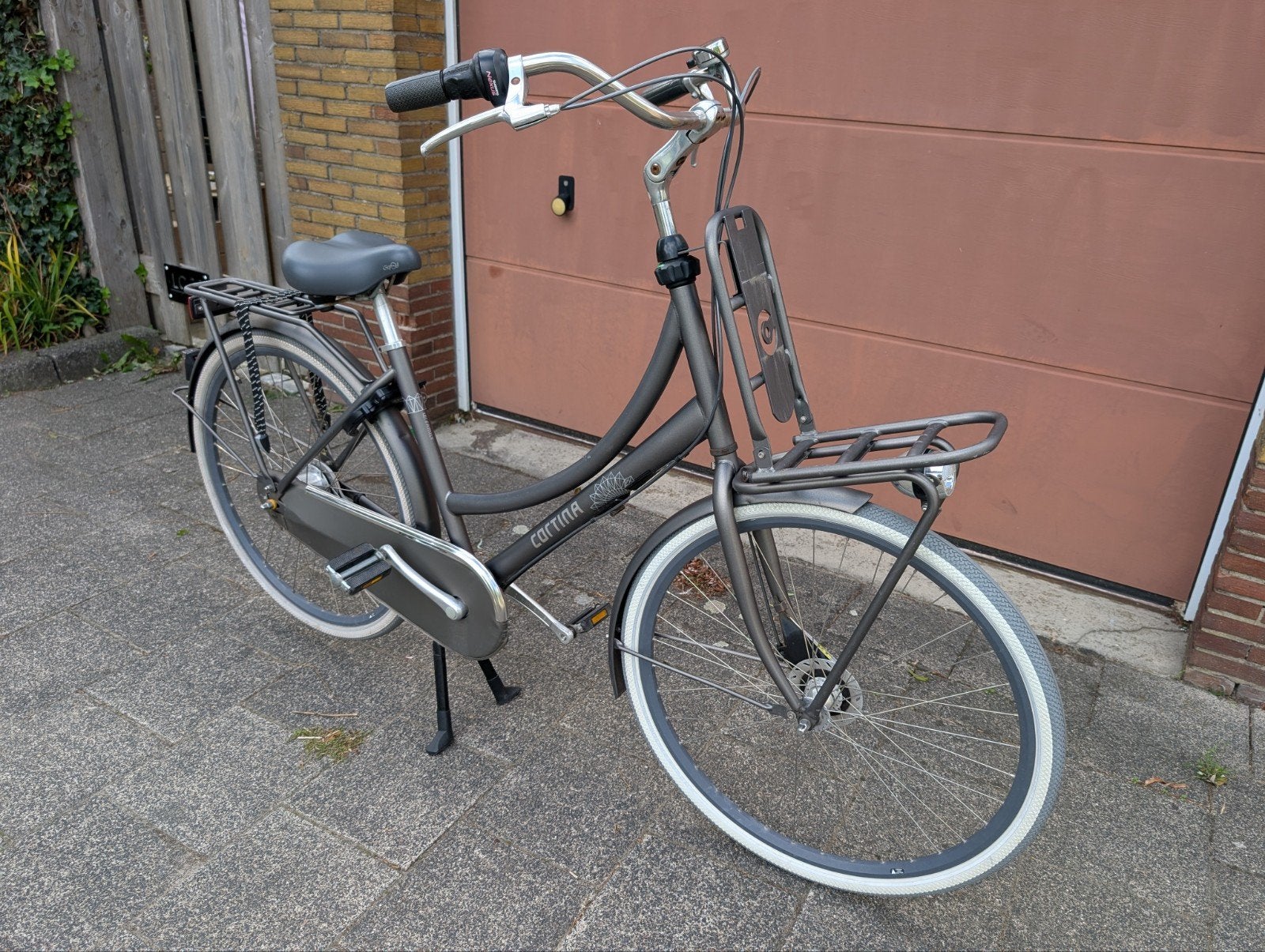 Cortina family moedefiets 7 versnellingen frame maat 49 cm
l, 47 tot 50 cm, Versnellingen, Zo goed als nieuw, Trommelrem