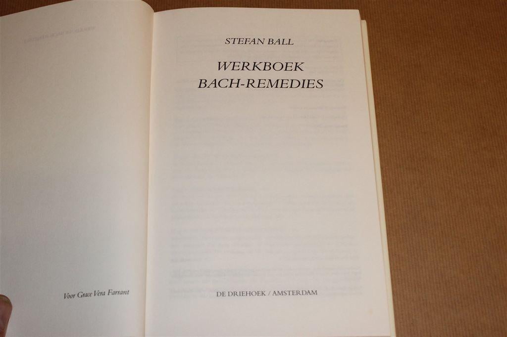 Werkboek Bach-remedies — Inleiding en Cursusboek, Boeken, Esoterie en Spiritualiteit, Ophalen of Verzenden, Gelezen, Overige onderwerpen