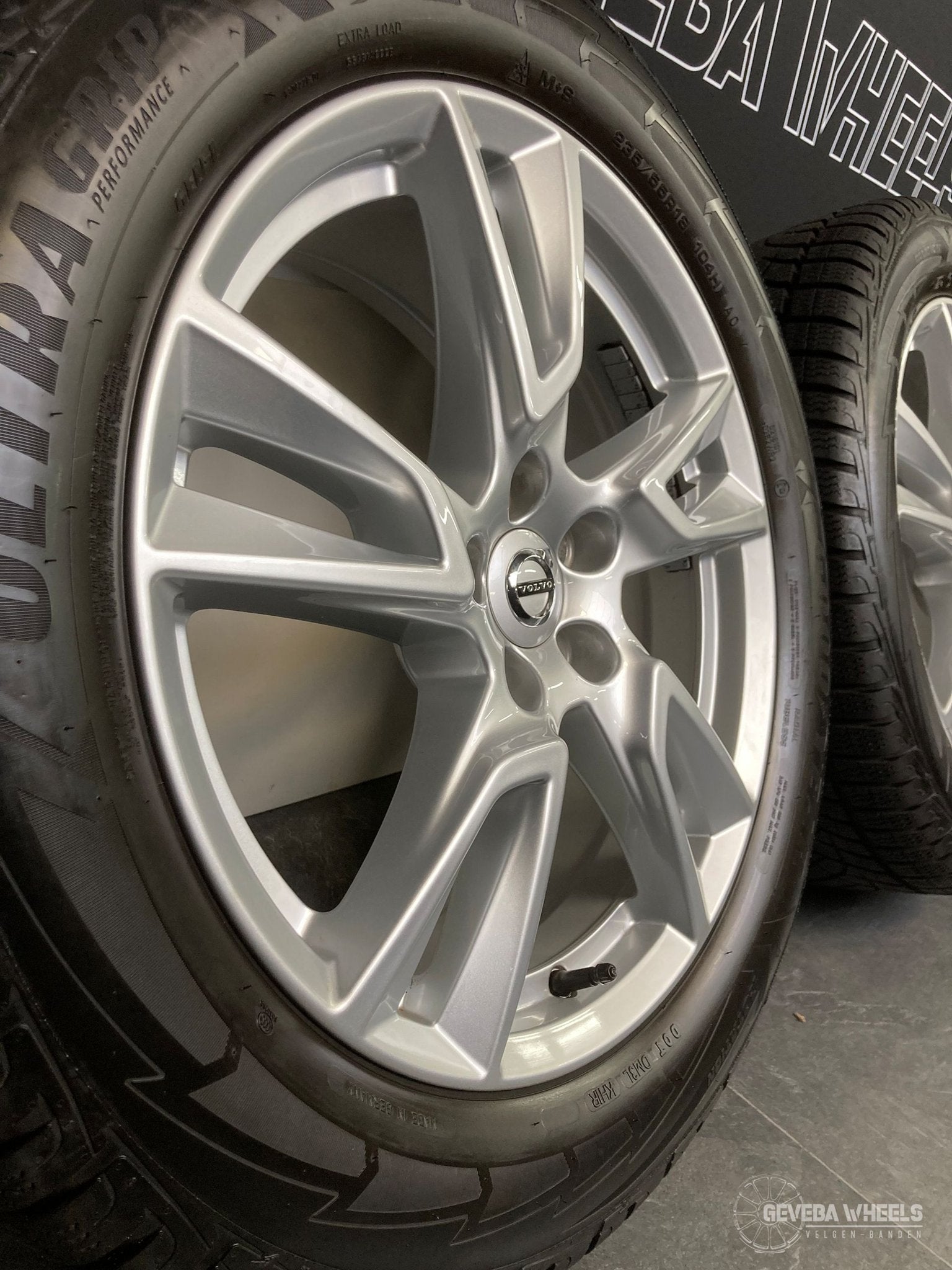 18” originele Volvo XC40 velgen + winterbanden 5x108 3136286, 18 inch, Gebruikt, -, -