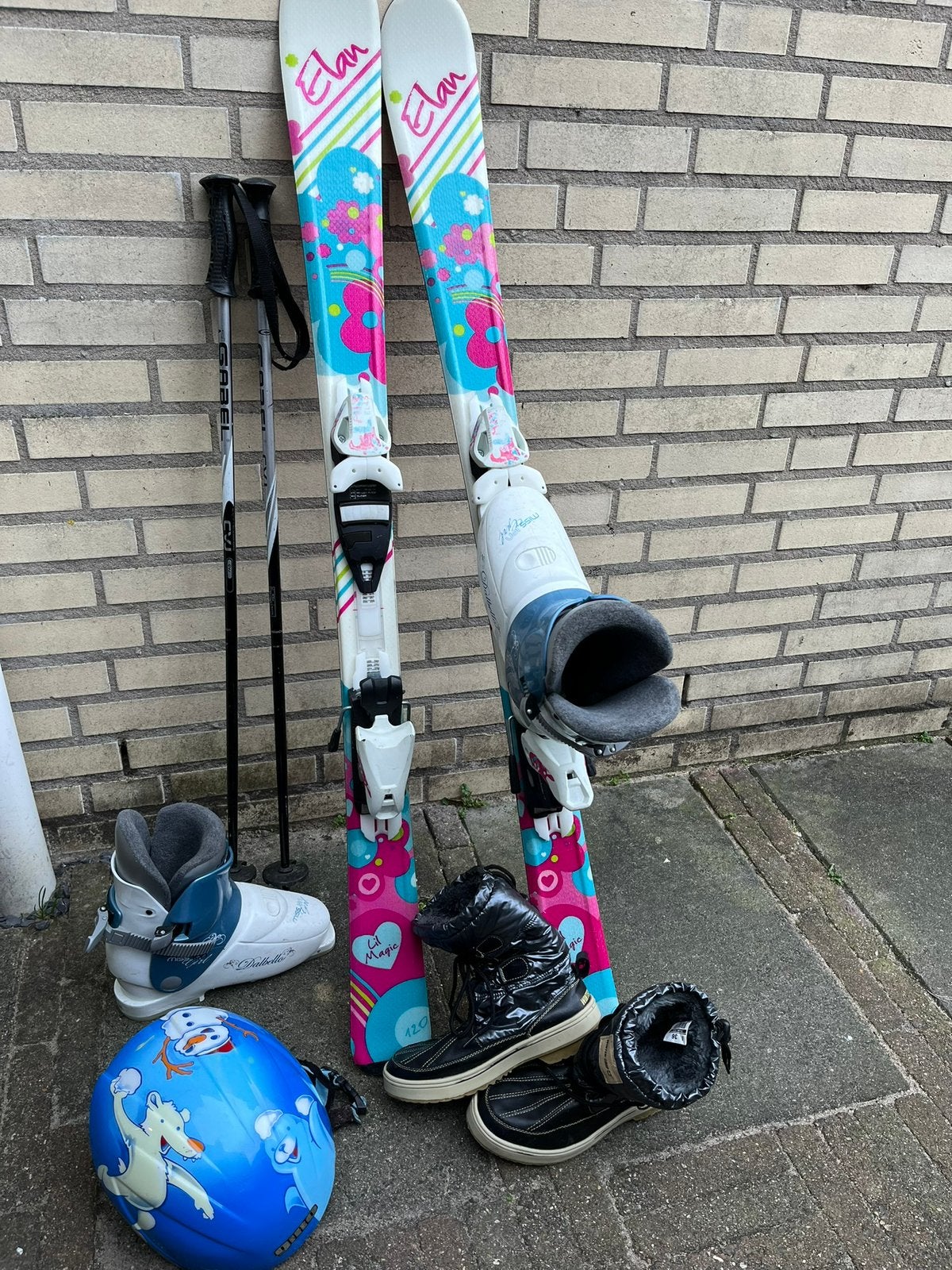 Elan kinderski set compleet met stokken/schoenen/helm/boots, Sport en Fitness, Gebruikt, 100 tot 140 cm, Carve, Skiën