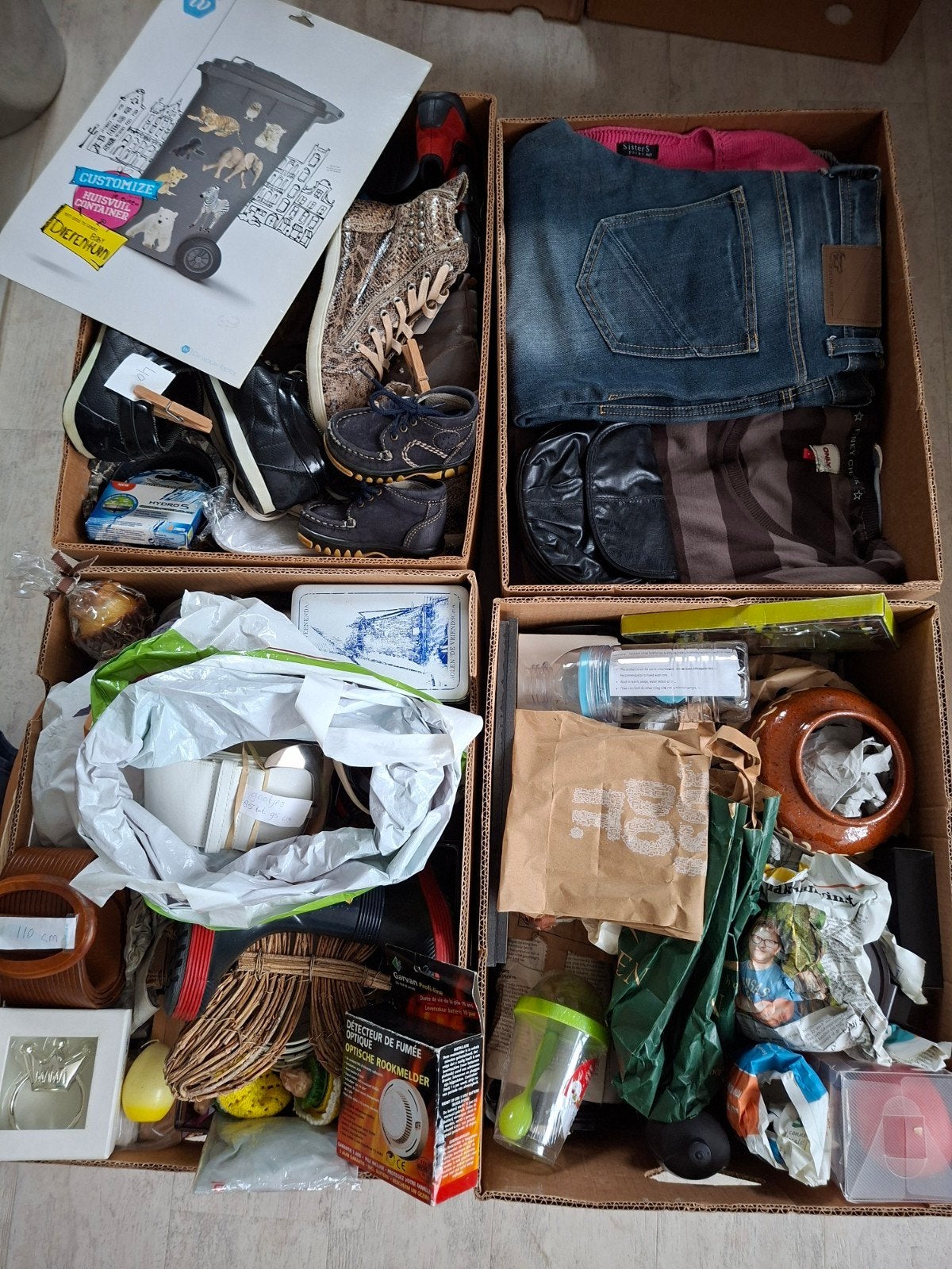 BURENDAG ROMMELMARKTSPULLETJES 4 VOLLE BANANENDOZEN., Diversen, Ophalen, Gebruikt