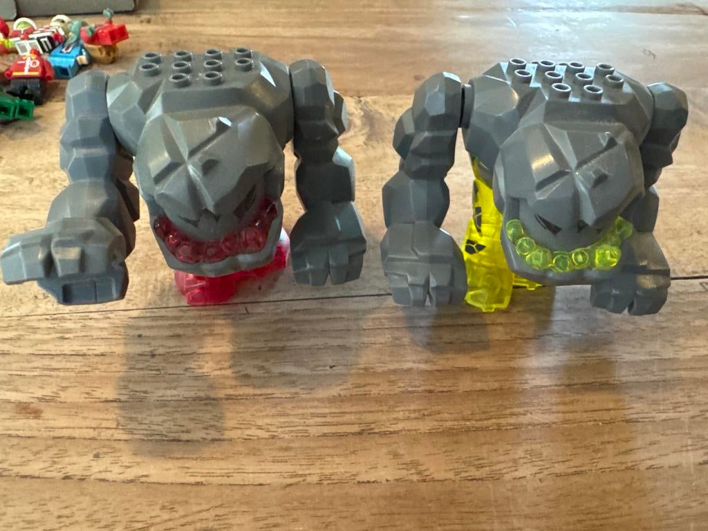 Lego Nexo Knights Lavamonsters (2 stuks), Ophalen of Verzenden, Gebruikt