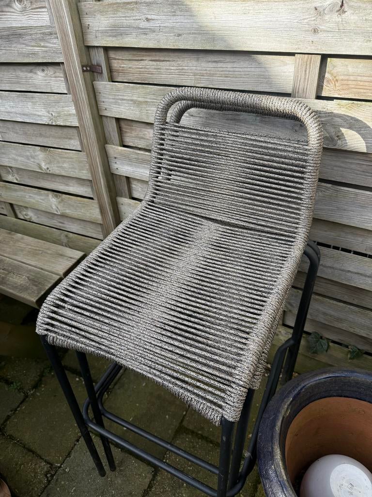 Twee buitenkrukken / barkrukken van Goossens Beige Grijs, Huis en Inrichting, Barkrukken, Ophalen, Met voetsteun, 60 tot 90 cm