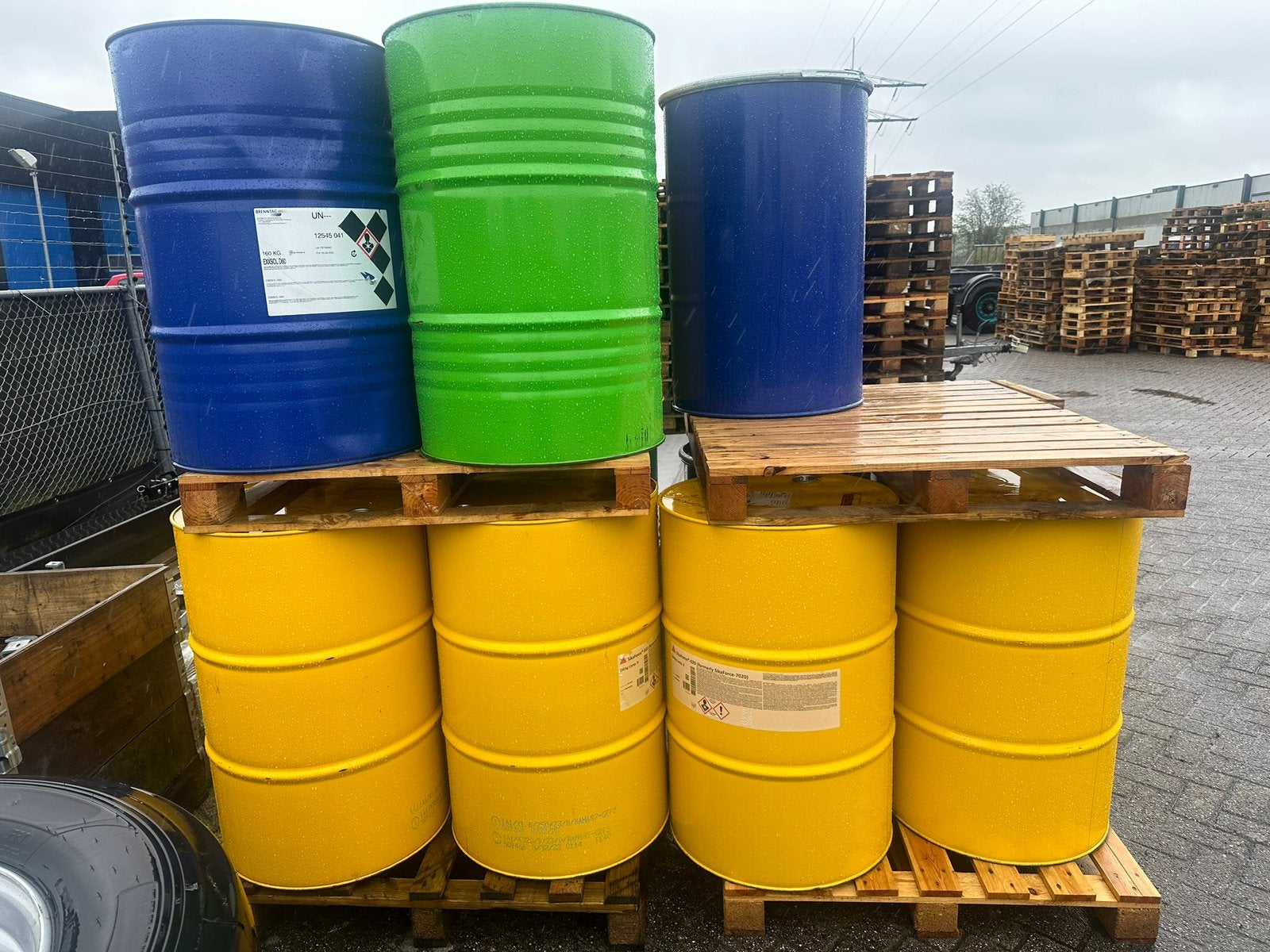 Te koop: 200 liter tonnen met en zonder deksel, Ophalen