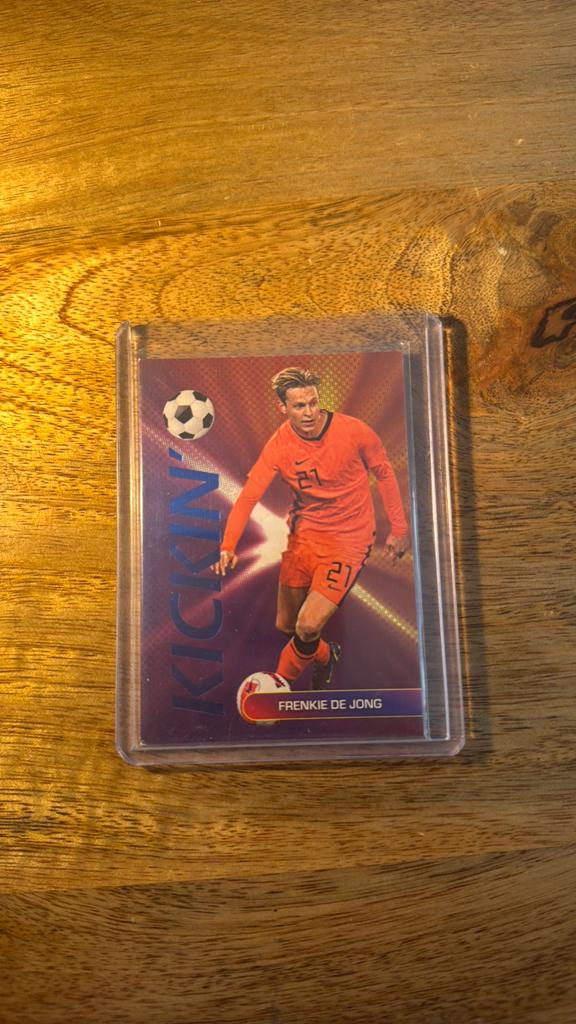 Frenkie de Jong /6 Kickin’ Futera 2022, Ophalen of Verzenden, Zo goed als nieuw, Plaatje