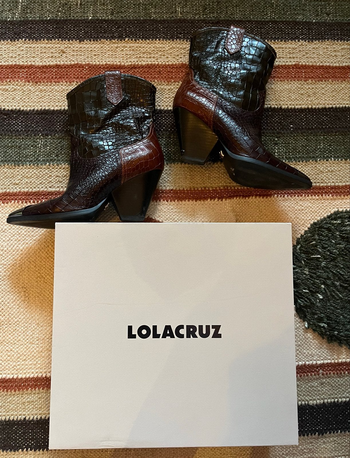 Lola Cruz laarzen - Maat 38 (valt als 38.5), Kleding | Dames, Schoenen, Overige kleuren, Lage of Enkellaarzen, Ophalen of Verzenden
