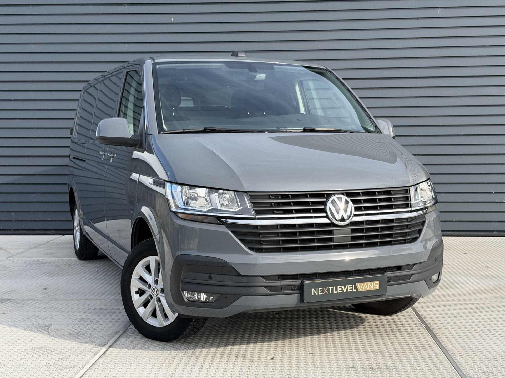 Volkswagen Transporter 2.0 TDI L2H1 150 PK | Automaat DSG |, Auto's, Bestelauto's, Gebruikt, 4 cilinders, Volkswagen, Origineel Nederlands