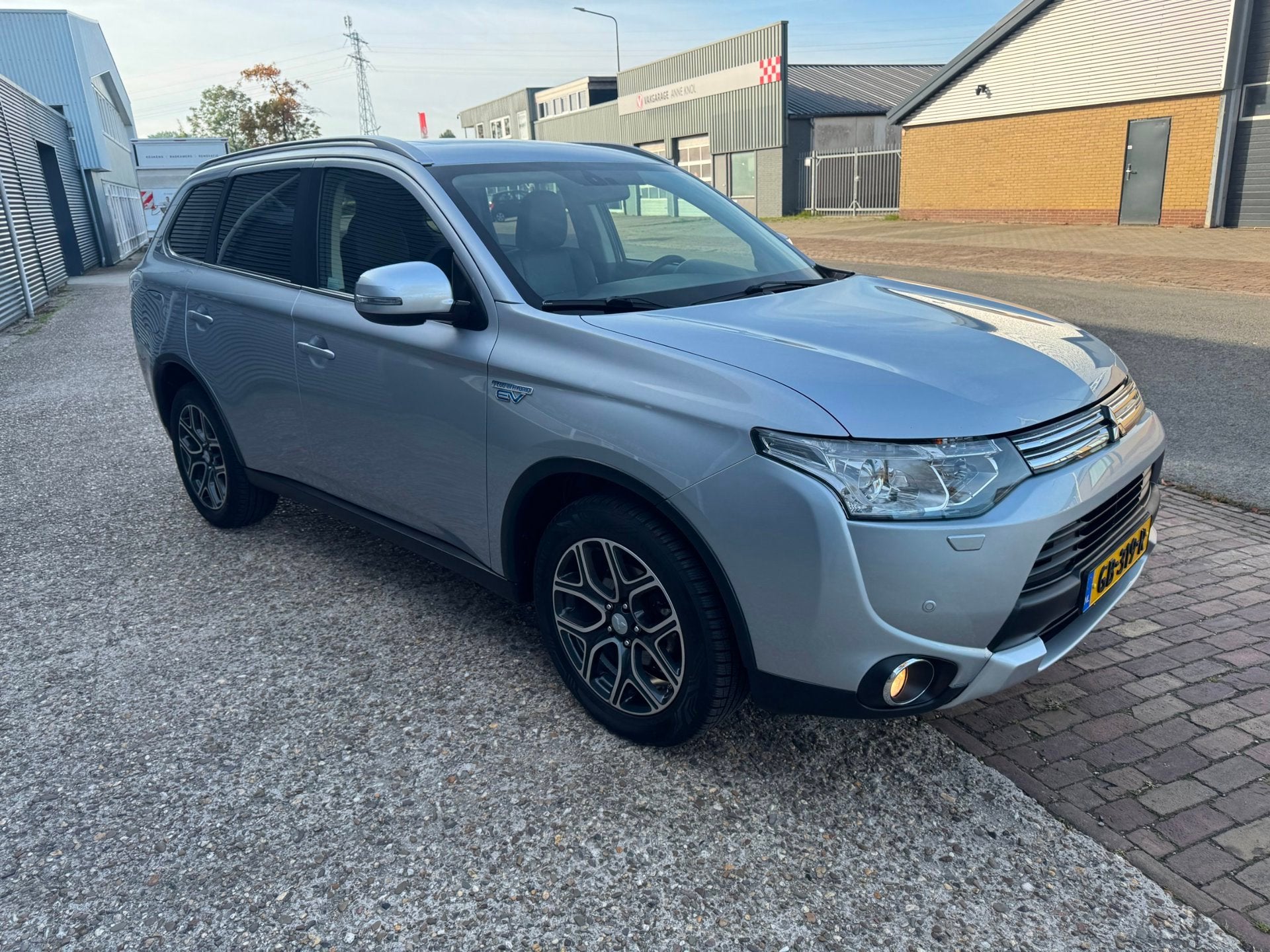 Mitsubishi Outlander 2.0 PHEV Instyle X-Line automaat, 1998 cc, 4 cilinders, Vierwielaandrijving, Hybride Elektrisch/Benzine