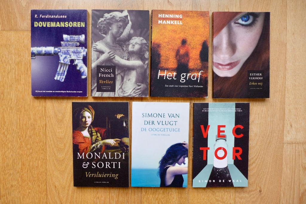 Verschillende maand van het spannende boek boeken, Boeken, Ophalen of Verzenden, Gelezen, Diverse auteurs