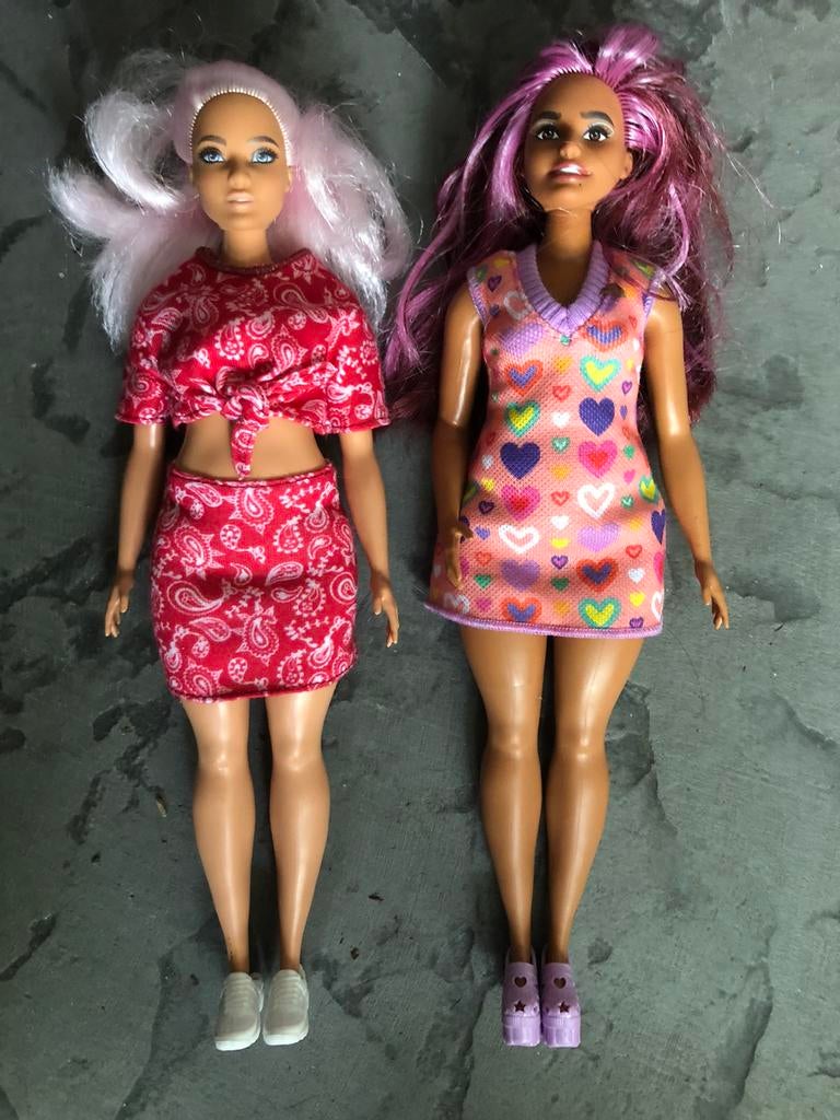 Barbie mattel curvy dolls/ poppen met gekleurd haar mattel, Ophalen, Zo goed als nieuw, Fashion Doll