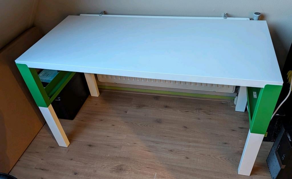 Ikea pahl bureau, Ophalen, Zo goed als nieuw, Tafel(s)