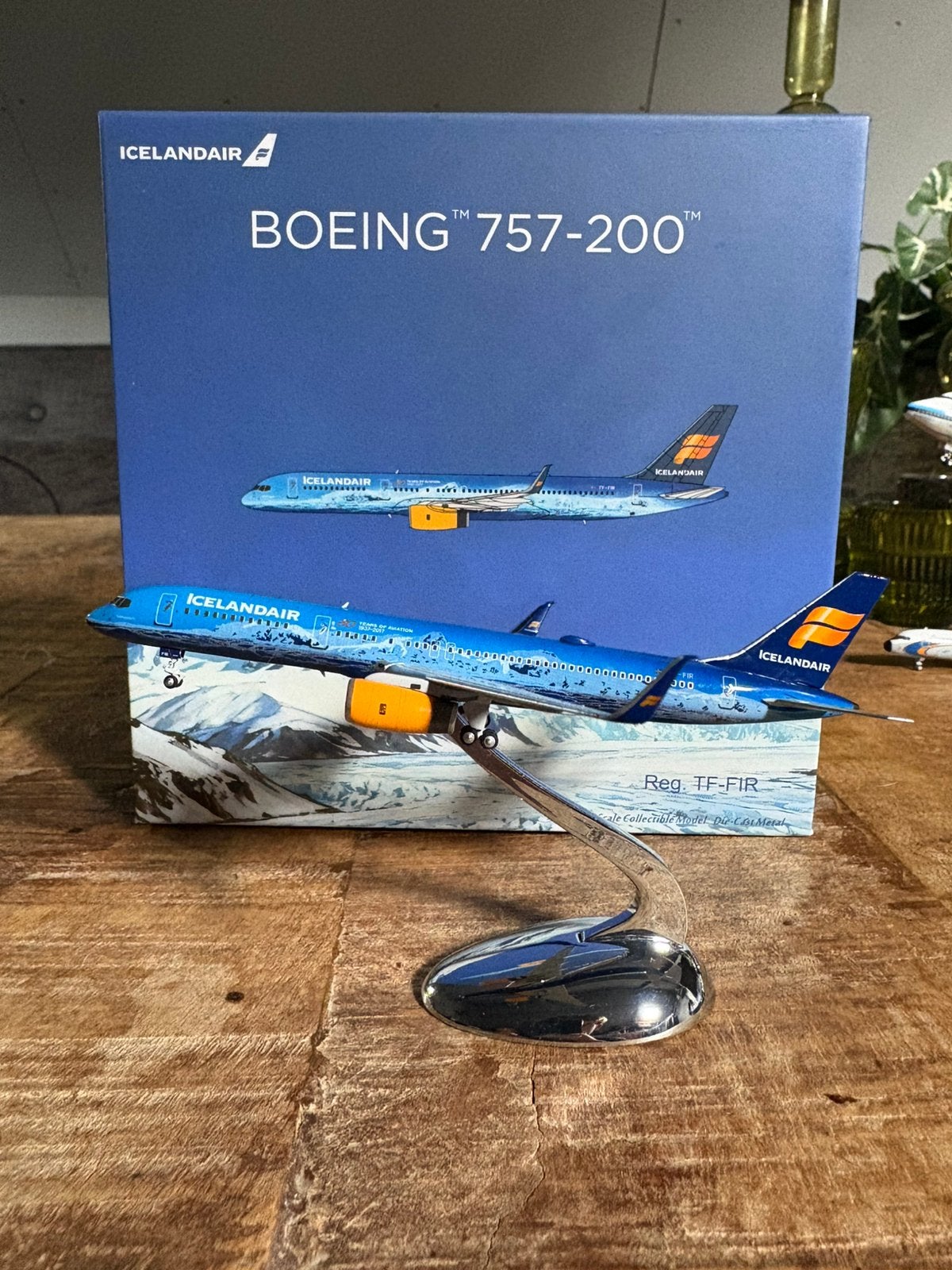 1:400 BOEING 757-200, Ophalen of Verzenden, Zo goed als nieuw, Schaalmodel