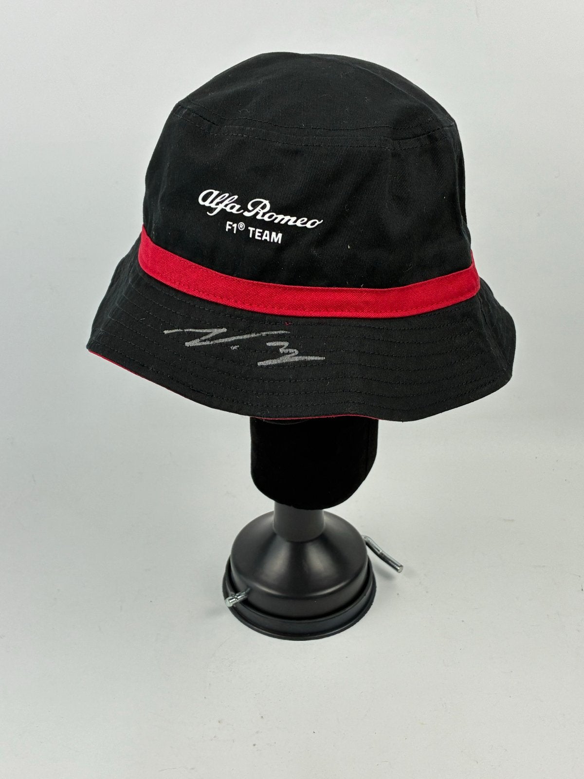 Alfa Romeo F1 Team bucket hat gesigneerd door Valtteri Botta, Ophalen of Verzenden, Zo goed als nieuw