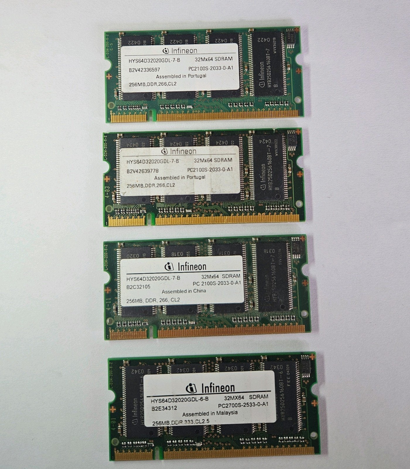 4x Infineon 256MB DDR1 SO-DIMM – 1GB – PC2100S / PC2700S, Computers en Software, RAM geheugen, Ophalen of Verzenden, DDR, Laptop