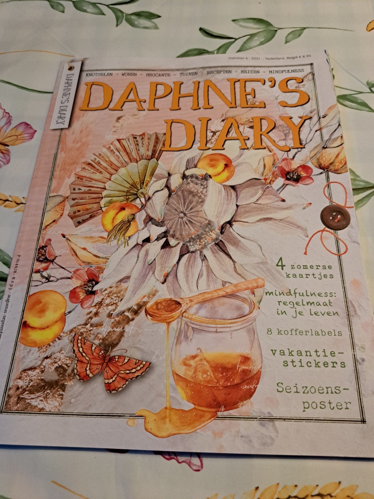 T: Daphne's Diary - Zomernummer 2021, Boeken, Tijdschriften en Kranten, Zo goed als nieuw, Overige typen, Ophalen of Verzenden