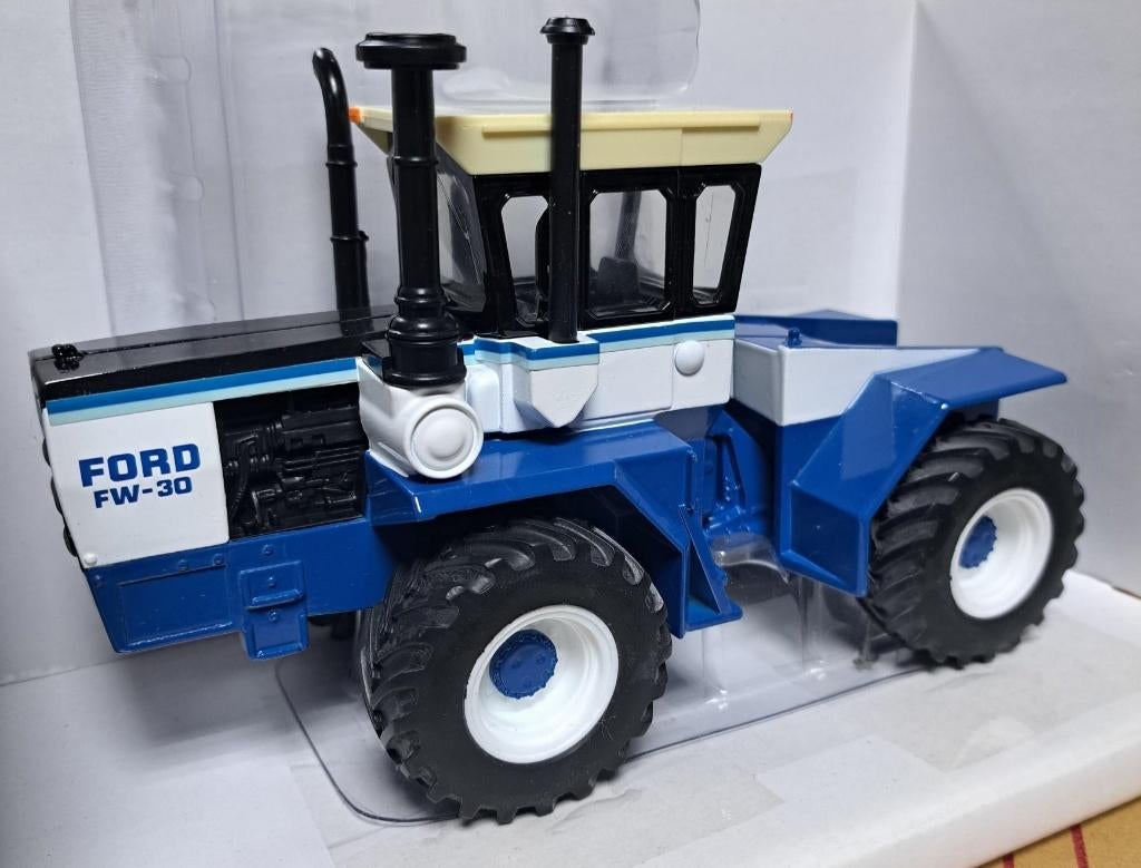 Mooie Britains Ford FW30 tractor 1:32 in doos 42107, Ophalen of Verzenden, Zo goed als nieuw, Tractor of Landbouw, Britains