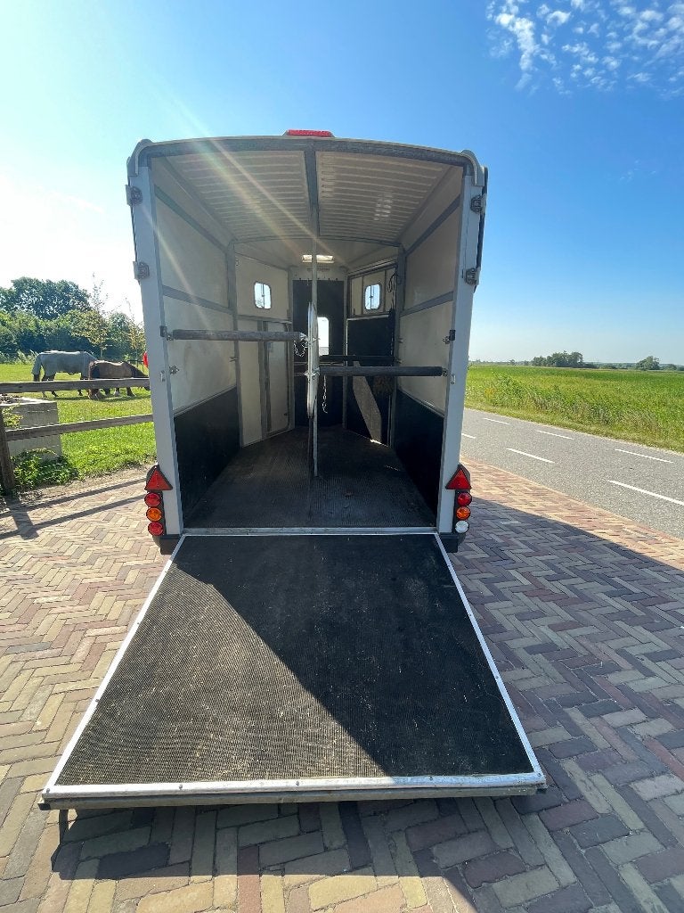 Ifor Williams HB11 met vooruitloop  bouwjaar 2017/2018, Ophalen, Zo goed als nieuw, Aluminium, 2-paards trailer