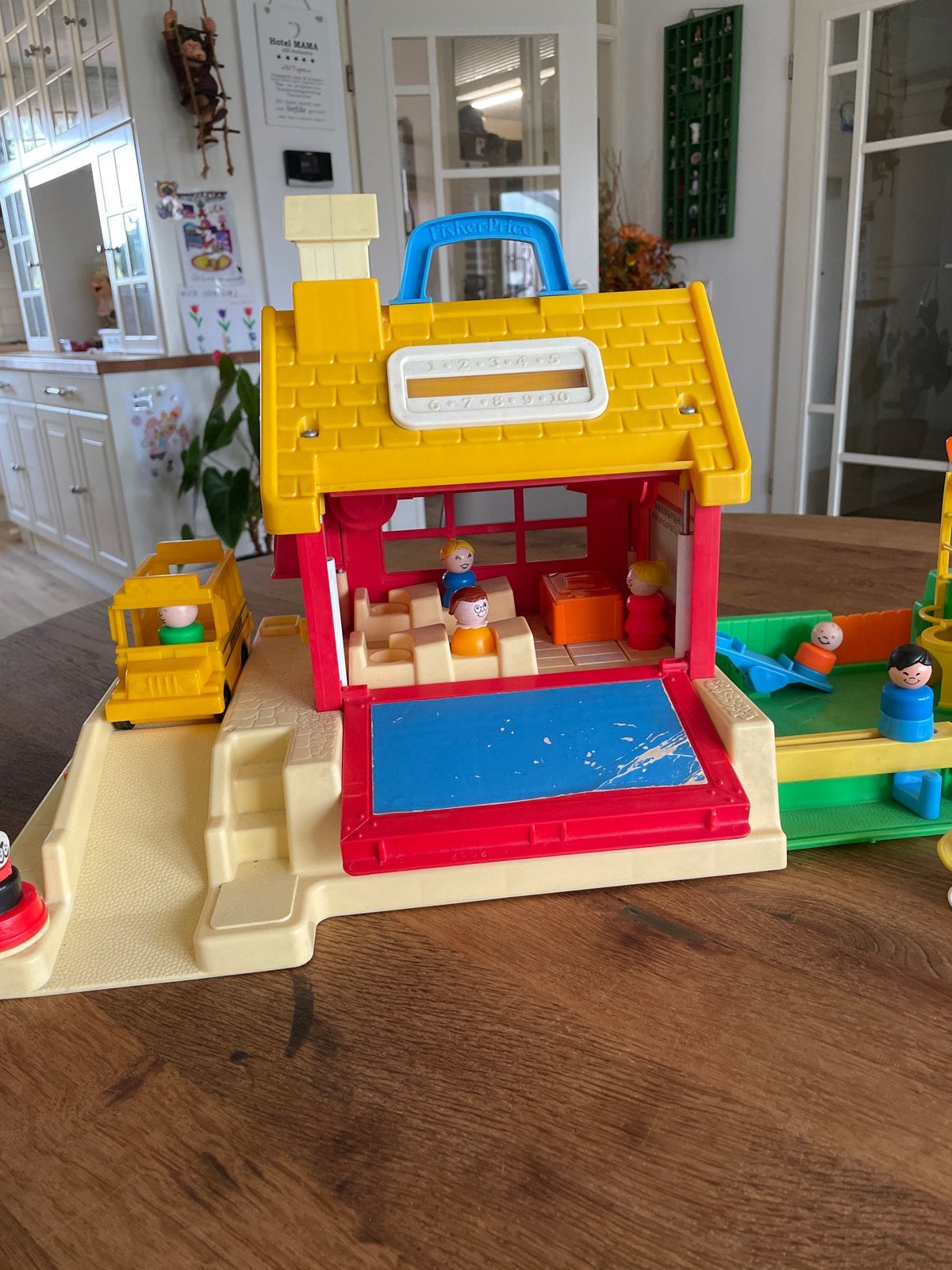 Vintage Fisher Price School met bus en poppetjes, Kinderen en Baby's, Ophalen, Gebruikt, Speelset