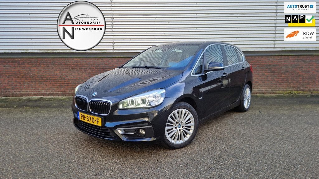 BMW 2-serie Active Tourer 218i Centennial High Executive, Auto's, BMW, 1345 kg, 136 pk, Gebruikt, Euro 6