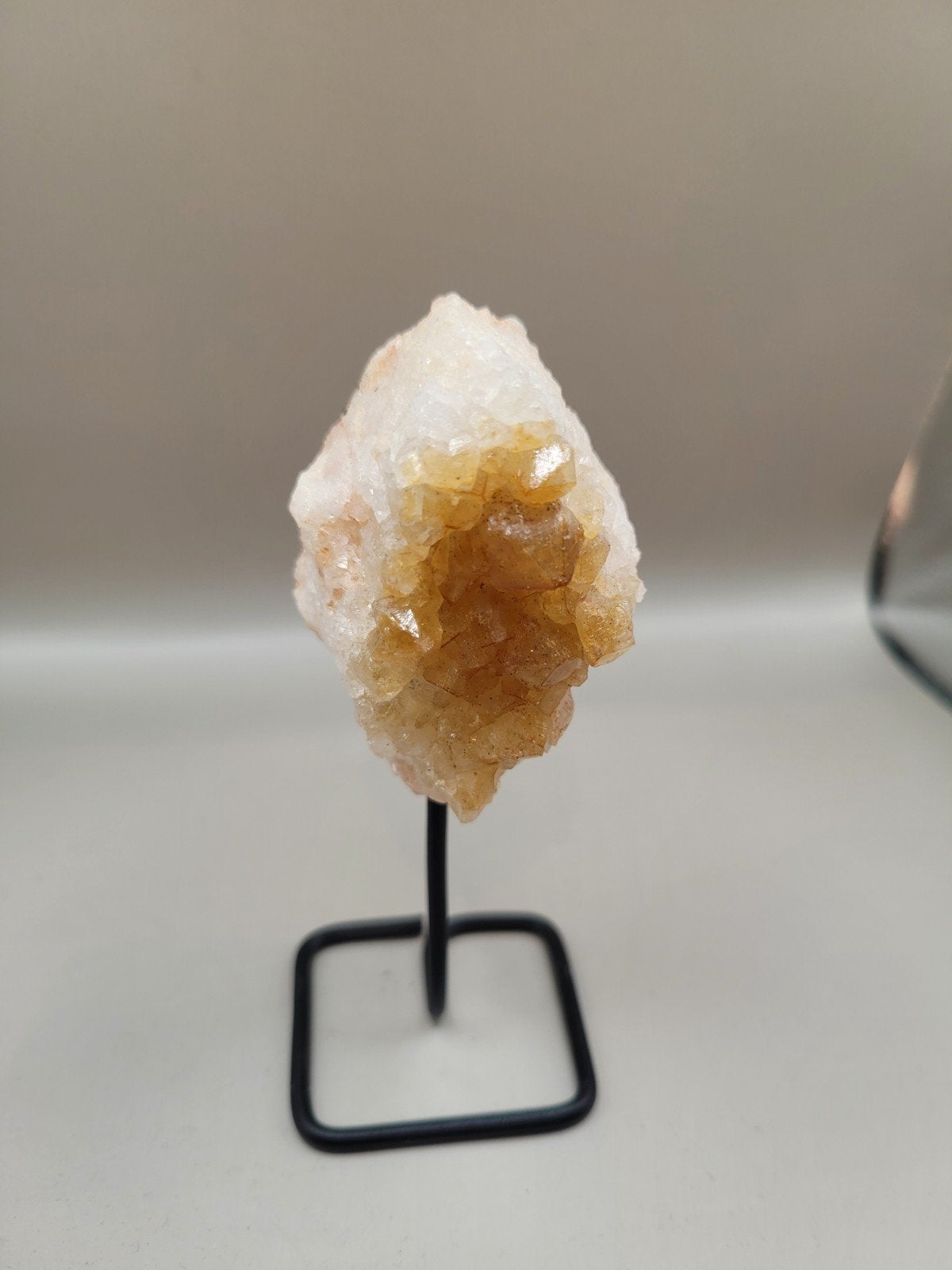 Citrien op standaard, Ophalen of Verzenden, Mineraal