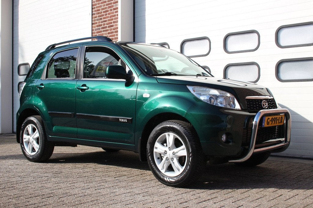 Daihatsu Terios 1.5 2WD Tour * Airco / Trekhaak *, Auto's, 1350 kg, Zwart, 400 kg, Bedrijf