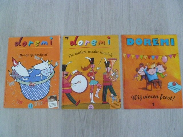 3 “Feest” Doremi tijdschriften + 2 extra mini boekjes., Kinderen en Baby's, Ophalen of Verzenden, Zo goed als nieuw, Taal en Lezen