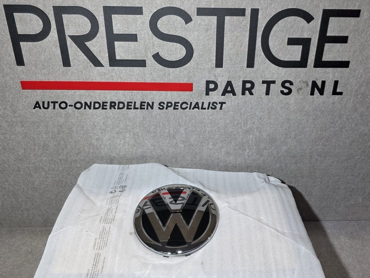 Volkswagen Polo 2G ACC Logo Grille Embleem 3G0853601A Orgine, Auto-onderdelen, Carrosserie en Plaatwerk, Bumper, Volkswagen, Voor