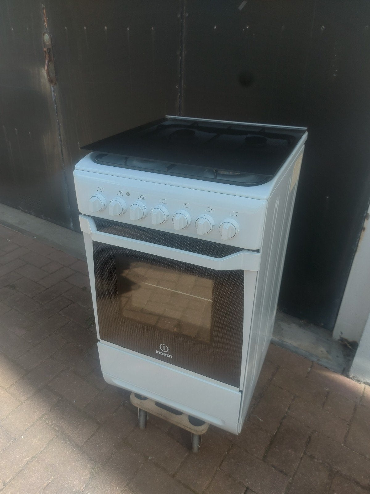 Indesit gasfornuis, Ophalen, 4 kookzones, Zo goed als nieuw, Gas