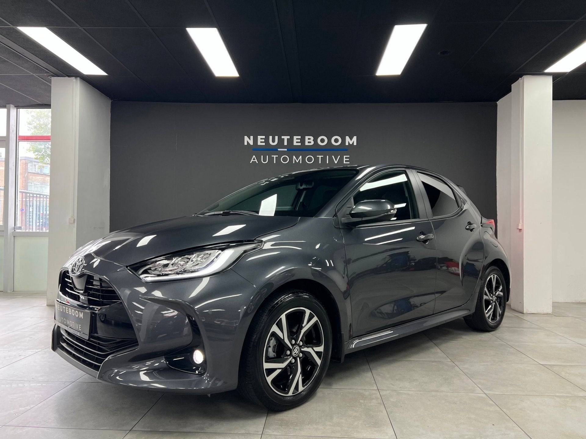 Toyota Yaris 1.5 Hybrid 115 Dynamic | Cam | Lane | LED, Auto's, Stof, Gebruikt, Zwart, 116 pk