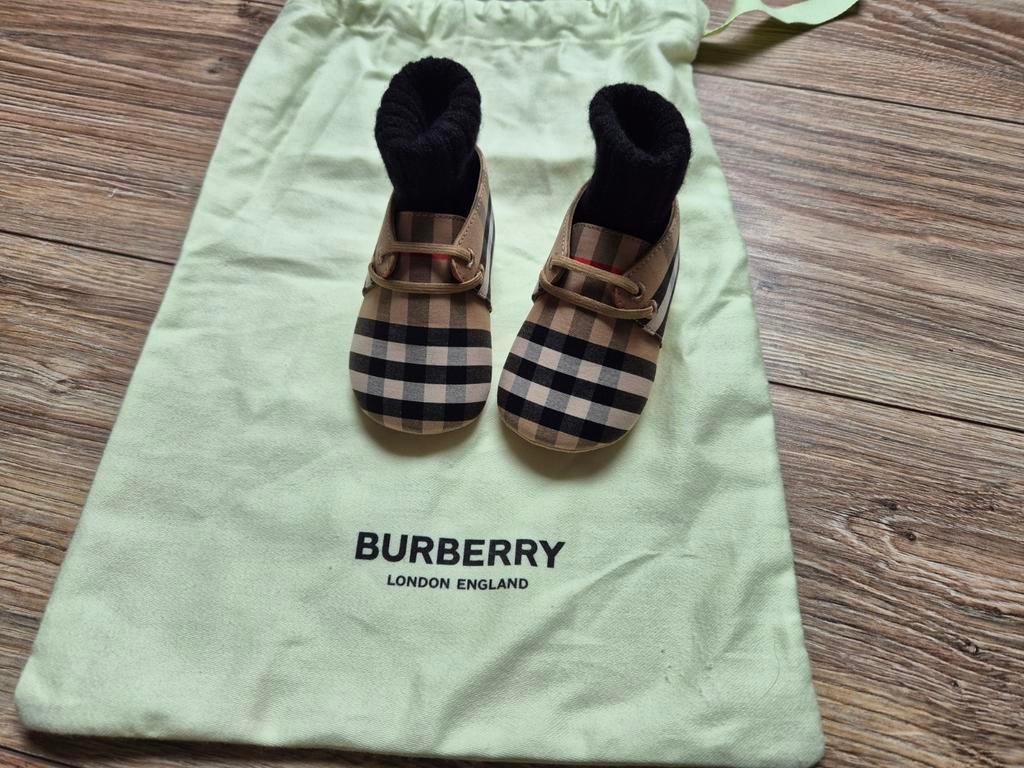 Nieuwe burberry schoentjes * maatje 17 *, Schoentjes, Nieuw, Ophalen of Verzenden, Jongetje