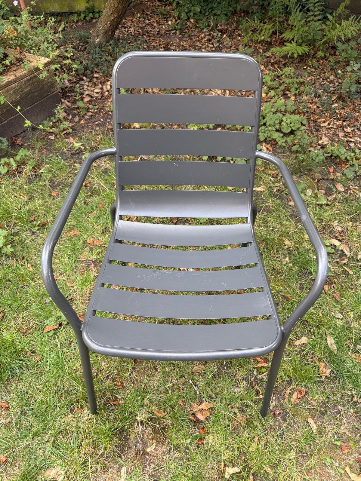 Gratis af te halen tuinstoelen en wit meubel, Ophalen, Gebruikt