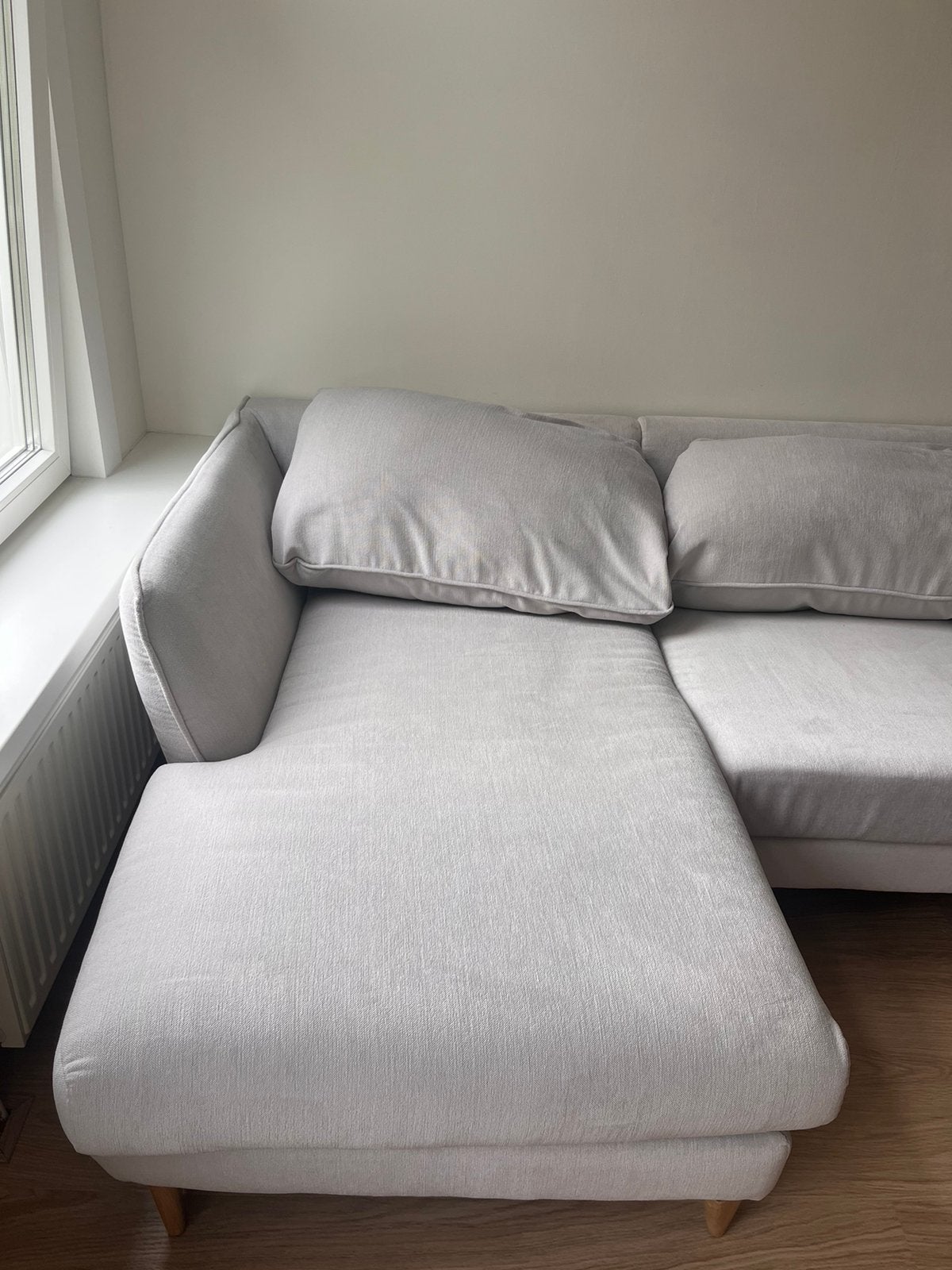 Foto 7 van Beige/witte stoffen hoekbank 4-zits