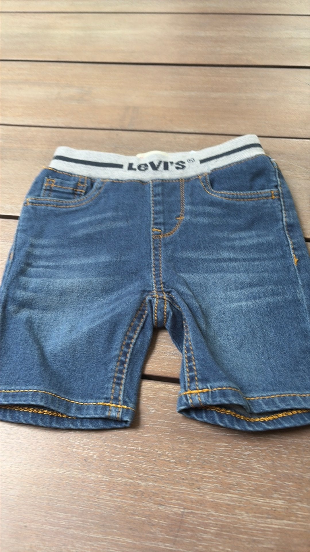 Nieuw korte spijkerbroek maat 86 merk Levi’s, Kinderen en Baby's, Babykleding | Maat 86, Ophalen of Verzenden, Zo goed als nieuw