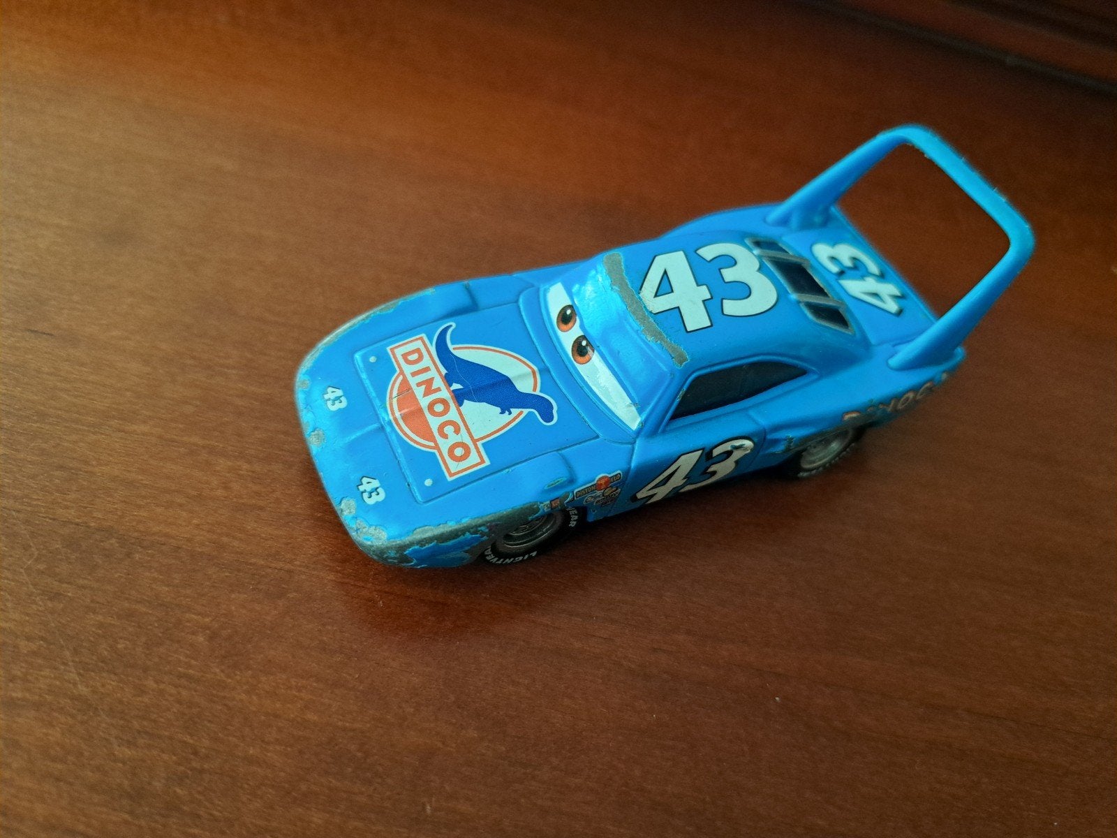 Disney Pixar Cars The King Dinoco Blue 1:55, Verzamelen, Disney, Ophalen of Verzenden, Overige figuren, Overige typen