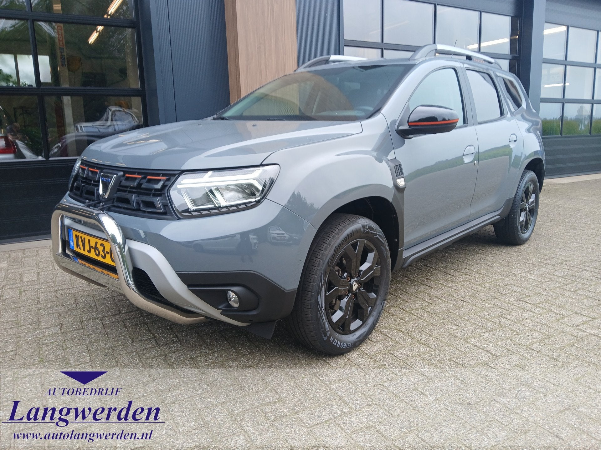 Dacia Duster 1.3 TCe 150pk automaat / trekhaak / camera / ap, Auto's, Gebruikt, Euro 6, 4 cilinders, Bedrijf