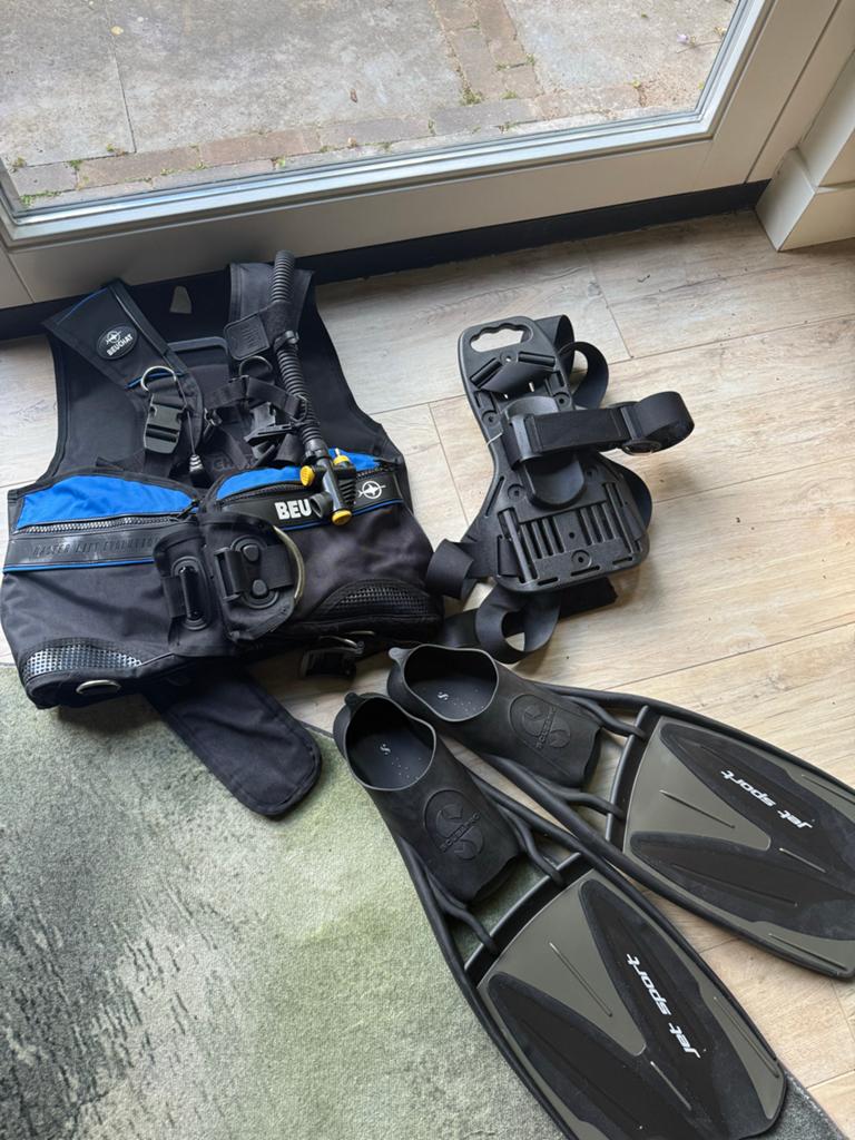 Duikset: Beuchat duikvest, Scubapro vinnen & flesdrager, Ophalen, Gebruikt, Trimvest of Wing