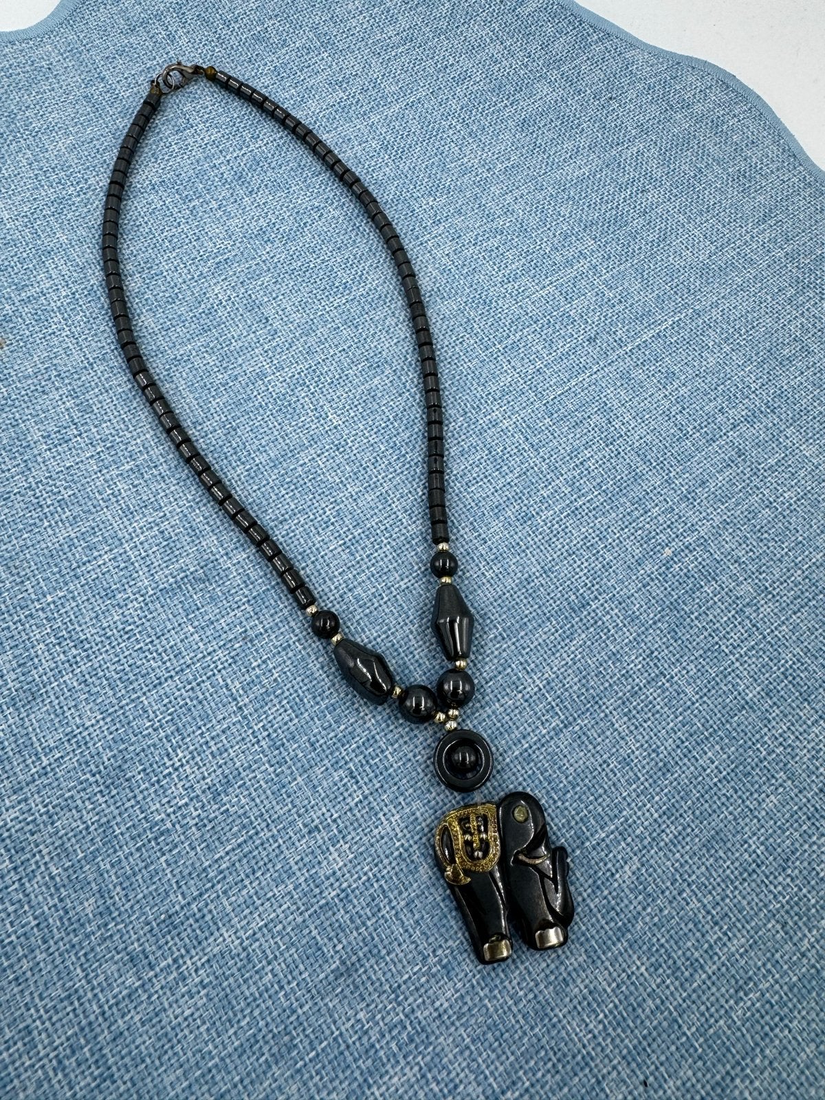 Zwarte ketting met olifant hanger, Sieraden, Tassen en Uiterlijk, Kettingen, Zwart, Ophalen of Verzenden, Zo goed als nieuw, Overige materialen