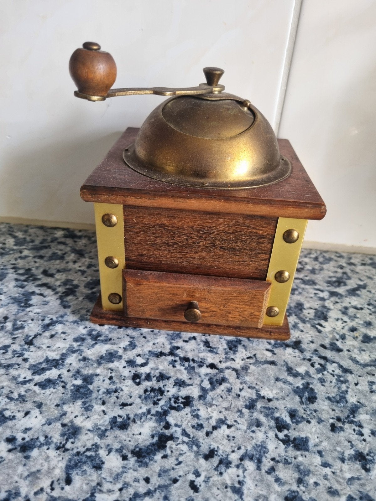Koffiemolen 12x12x16, Antiek en Kunst, Antiek | Keukenbenodigdheden, Ophalen of Verzenden