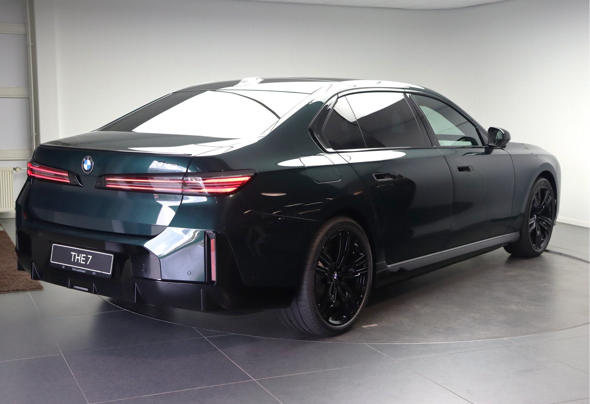 BMW i7 xDrive60 M Sport / Panoramadak Sky Lounge / Trekhaak, Auto's, Dealer onderhouden, 2670 kg, Adaptive Cruise Control, Vierwielaandrijving
