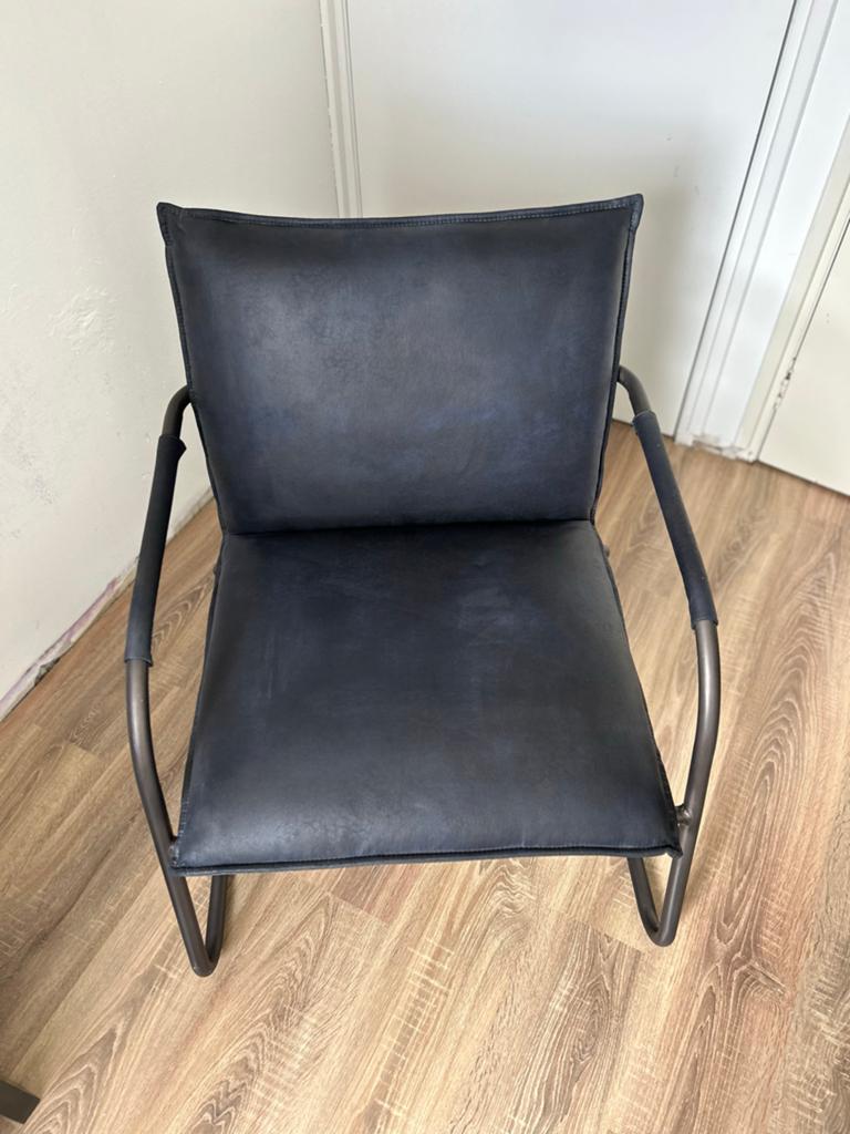 Eleonora Fauteuil Steve - Blauw Leer - Zo goed als nieuw, Huis en Inrichting, Fauteuils, Ophalen, Zo goed als nieuw, 50 tot 75 cm