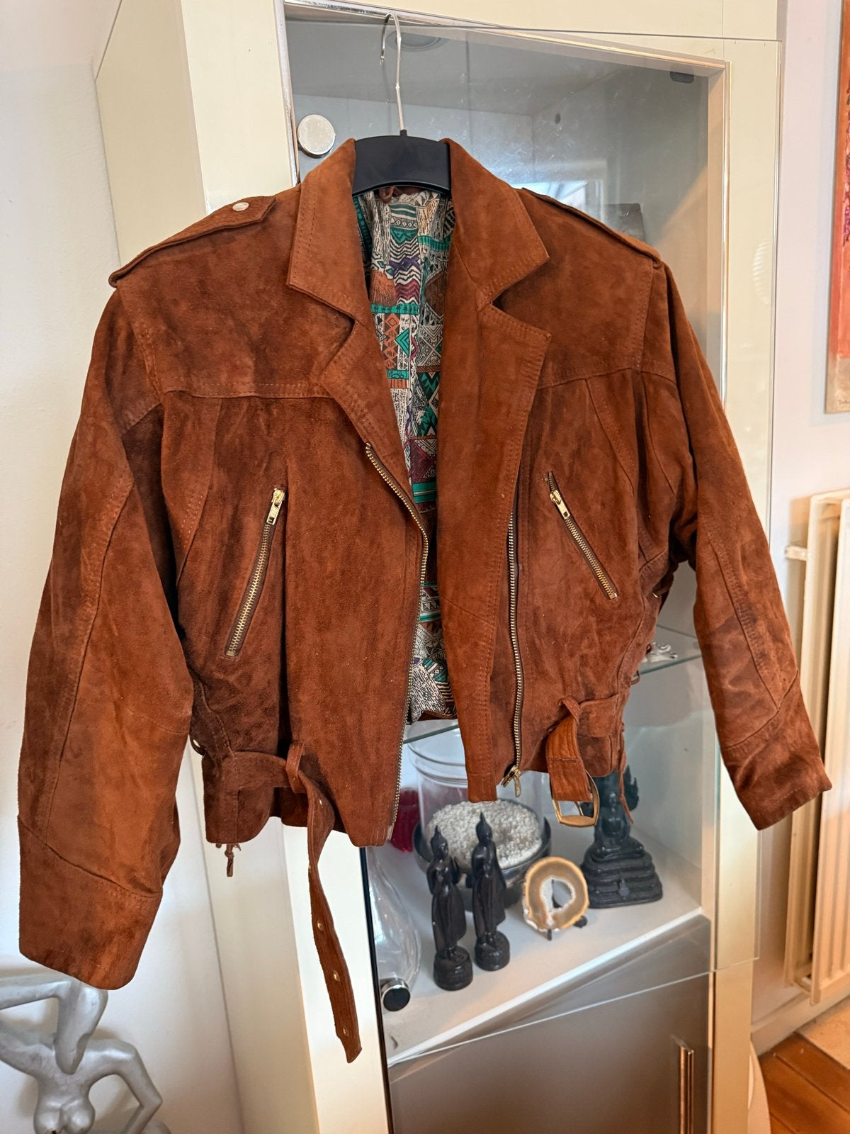 Vintage suède bikerjack met kleurrijke voering, Ophalen of Verzenden, Gedragen, Maat 38/40 (M), Bruin