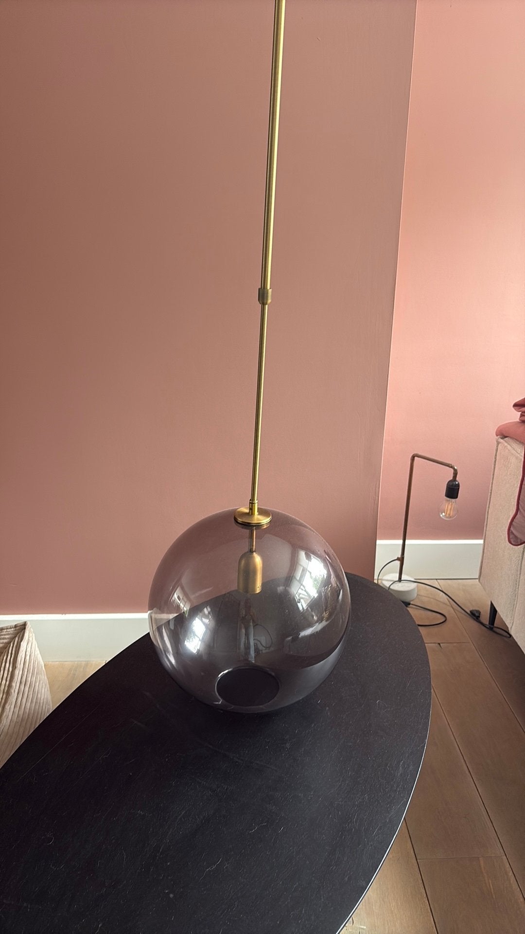 Prachtige hanglamp met glazen bol, Huis en Inrichting, Lampen | Hanglampen, Ophalen of Verzenden, Zo goed als nieuw, Glas, 75 cm of meer