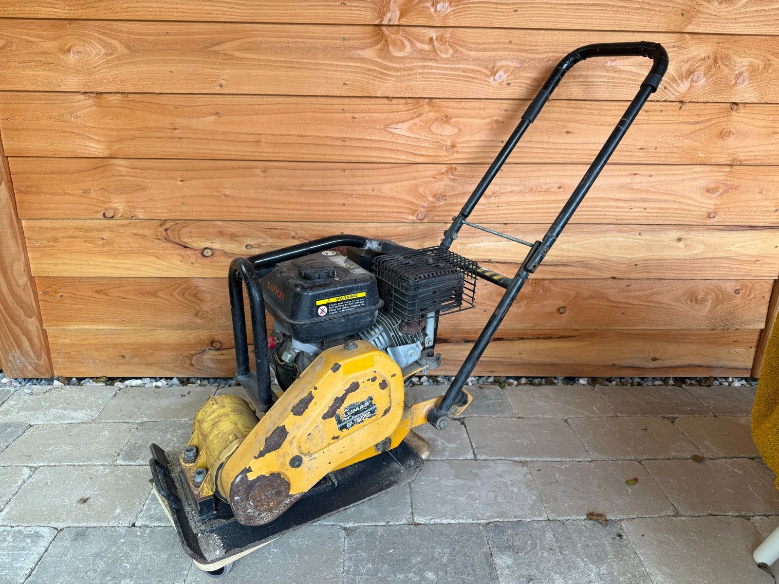 Trilplaat te huur - Ideaal voor bestrating en tuinwerk, Tuin en Terras, Hand-tuingereedschap, Ophalen