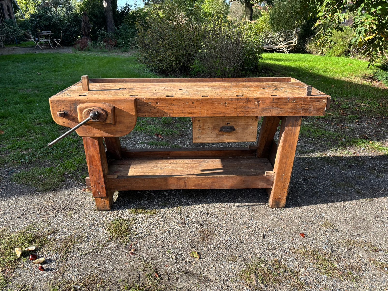 Oude Timmermanswerkbank of badkamer meubel of sidetable, Ophalen