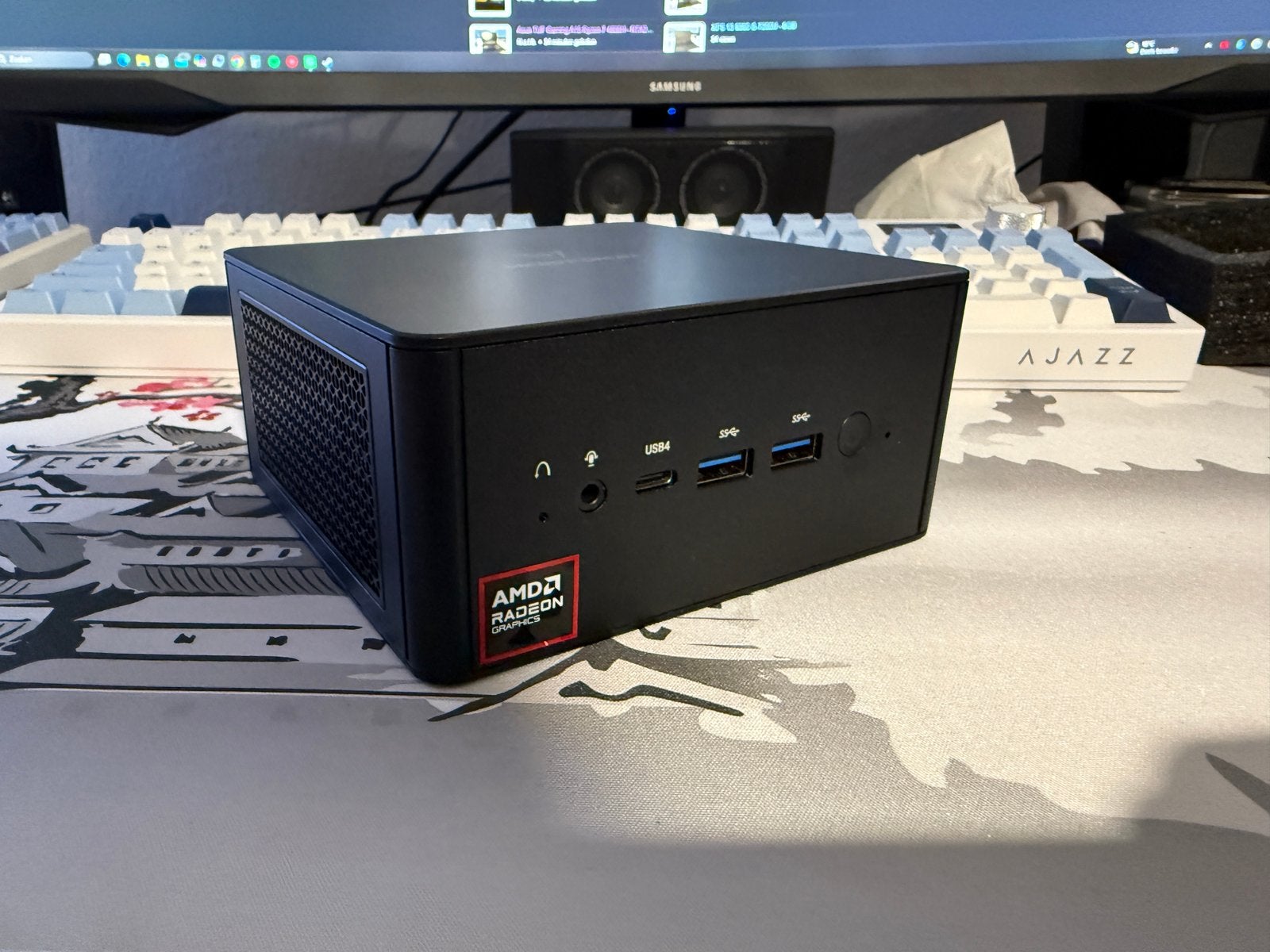 Minisforum UM890 Pro Barebone - AMD Ryzen 9 8945HS - Defect, Computers en Software, Desktop Pc's, Ophalen of Verzenden, Zo goed als nieuw